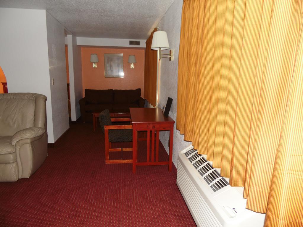American Inn & Suites Boone Стая снимка