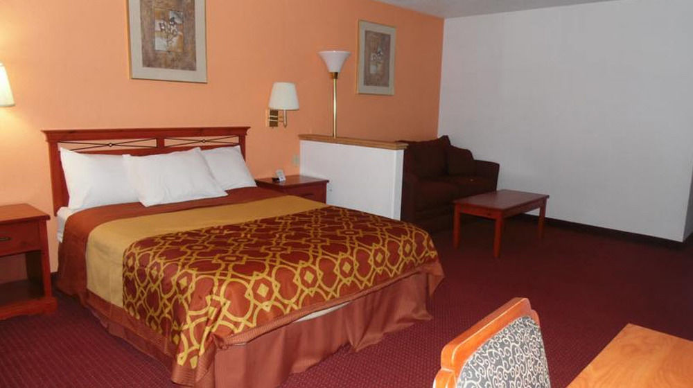 American Inn & Suites Boone Екстериор снимка