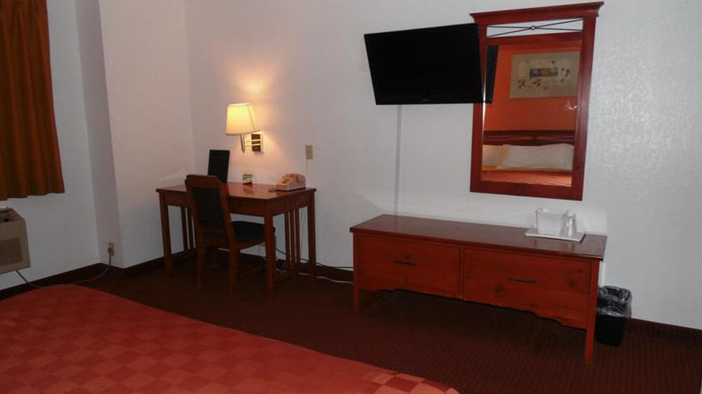 American Inn & Suites Boone Екстериор снимка
