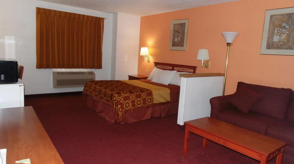 American Inn & Suites Boone Екстериор снимка